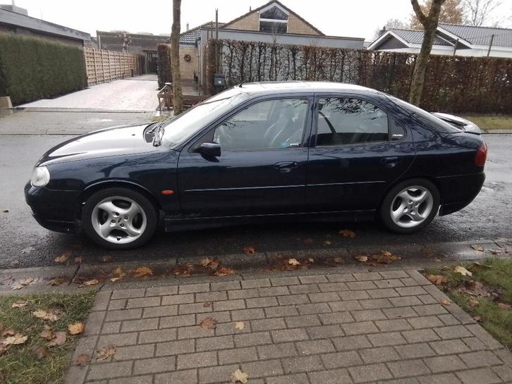 Ford Mondeo-donkerblauw- dd 1998 dus bijna oldtimer! 2000 cc, Autos, Ford, Particulier, Mondeo, ABS, Essence, Berline, 4 portes