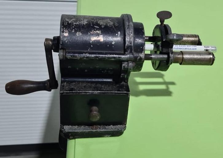 Gietijzeren potloodslijper Courant Germany, 20/30s, Antiek en Kunst, Antiek | Gereedschap en Instrumenten, Ophalen of Verzenden