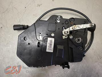 Slotmechaniek Achterklep van een Volkswagen Caddy beschikbaar voor biedingen