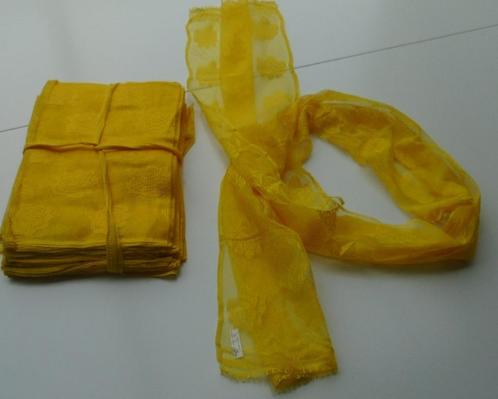 SJAALS, HAARBAND GEEL NIEUW, Kleding | Dames, Mutsen, Sjaals en Handschoenen, Nieuw, Sjaal, Ophalen of Verzenden