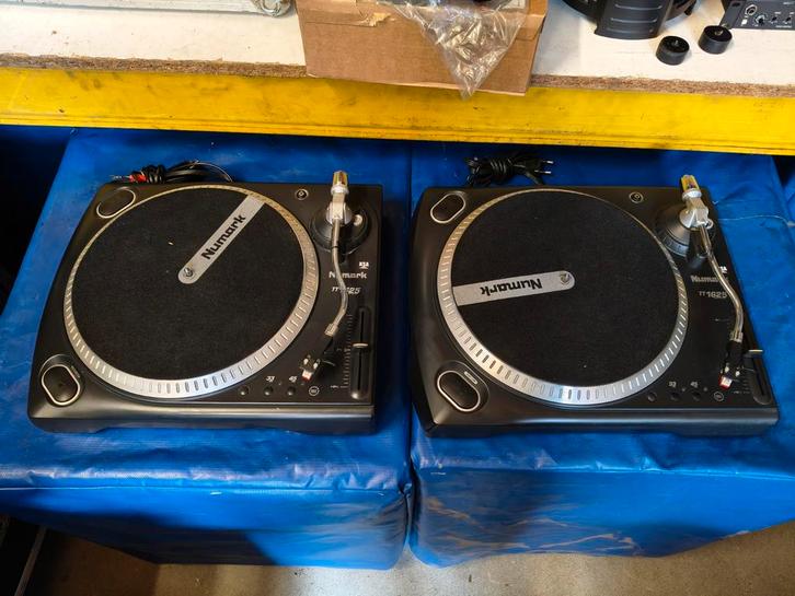 2 platines à entraînement direct Numark T1625., Musique & Instruments, DJ sets & Platines, Utilisé, Numark, Enlèvement ou Envoi