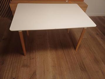 Tafel eetkamer  beschikbaar voor biedingen