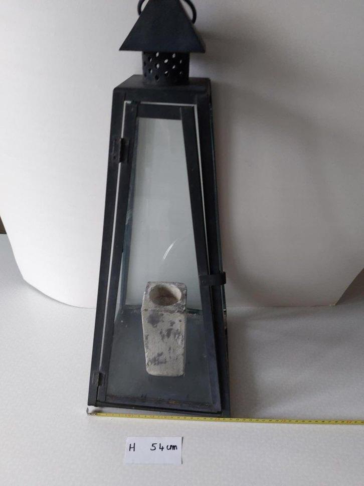 Deze stijlvolle lantaarn in zwart kleur, Huis en Inrichting, Woonaccessoires | Kandelaars en Kaarsen, Gebruikt, Kaars, Zwart, Ophalen of Verzenden