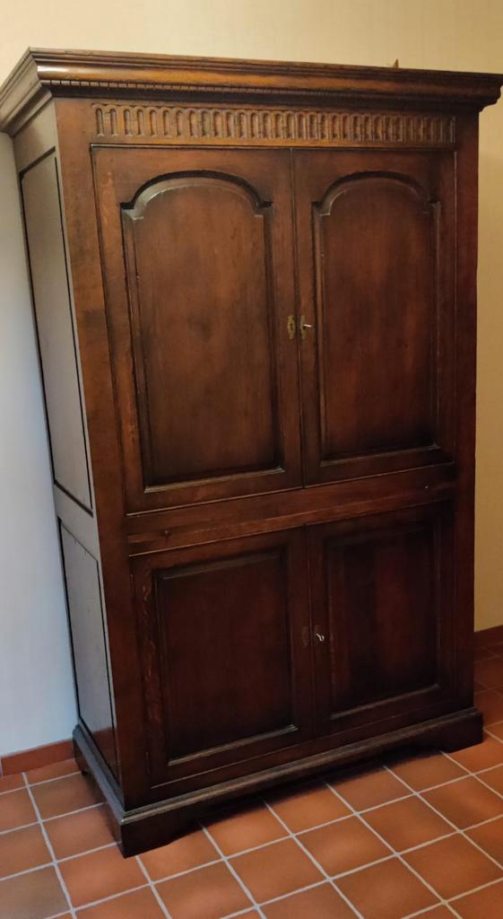 Mooie massief houten kast, klassiek en stevig, Antiek en Kunst, Antiek | Meubels | Kasten, Ophalen