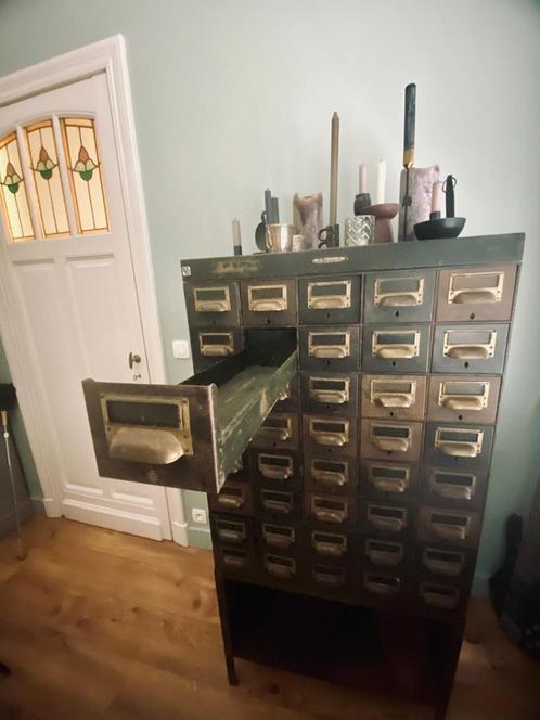Vintage stoere ladekast meer dan 100jaar oud, Huis en Inrichting, Kasten | Ladekasten, Gebruikt, Metaal, Ophalen