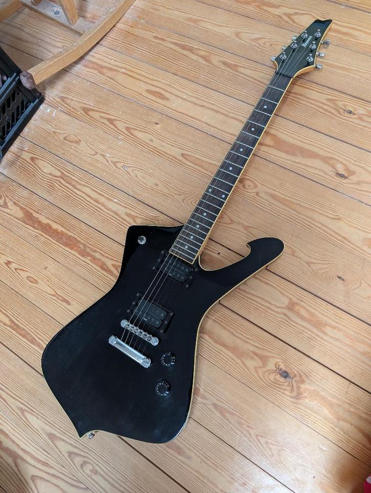 Ibanez Iceman IC300 uit 2000, Musique & Instruments, Instruments à corde | Guitares | Électriques, Utilisé, Solid body, Ibanez