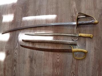 Lot 2 x Belgische Sabel en 1 Franse bajonet, Verzamelen, Militaria | Algemeen, Ophalen, Landmacht, Zwaard of Sabel