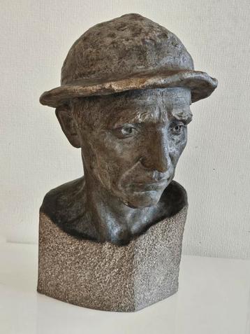 Borstbeeld van een Mijnwerker". J. Van der Stock beschikbaar voor biedingen