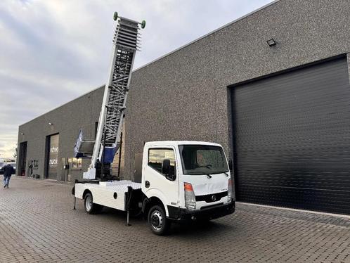 Nissan Cabstar 35.13 Klaas HV33/5M (bj 2009), Auto's, Bestelwagens en Lichte vracht, Bedrijf, Nissan, Overige brandstoffen, Handgeschakeld