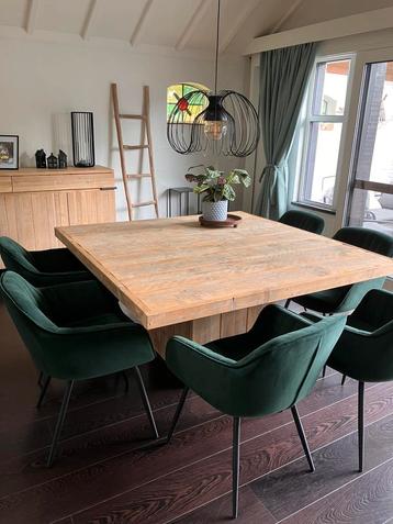 Mooie steigerhoute vierkante tafel met bijhorende bank beschikbaar voor biedingen