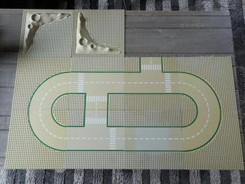 10 vieilles plaques de construction Lego vintage disponible aux enchères