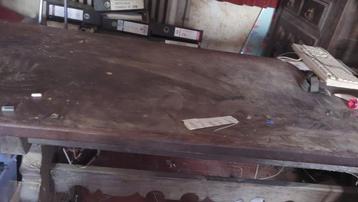 Grande table espagnole de salon en chaine beschikbaar voor biedingen