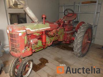 Vintage Collectible Tractor (te restaureren) International H beschikbaar voor biedingen