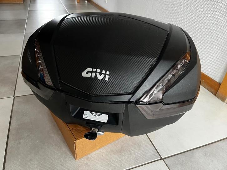 Top Case GIVI V47 - Carbon Tech, Motoren, Accessoires | Koffers en Tassen, Nieuw, Ophalen