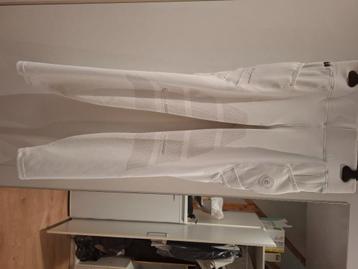 Mooie witte westrijd legging cavalo beschikbaar voor biedingen