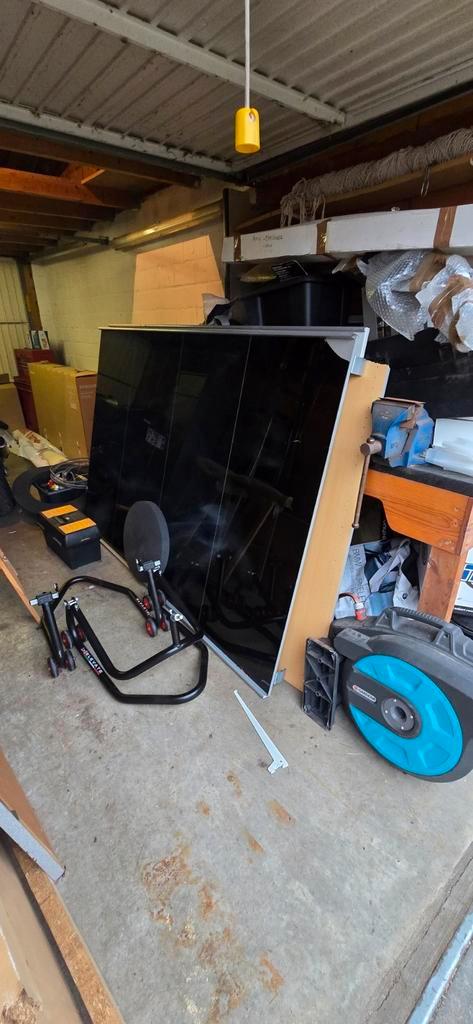 Armoire gratuite avec 2 portes coulissantes, Maison & Meubles, Armoires | Penderies & Garde-robes, Enlèvement