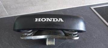 Originele Honda Camino zadel beschikbaar voor biedingen