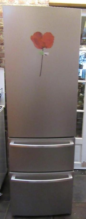 Grand frigo combiné avec 2 tiroirs de congélation en dessous