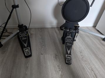 Volledige elek. Drum. Met versterker, kruk & hoofdtelefoon  beschikbaar voor biedingen