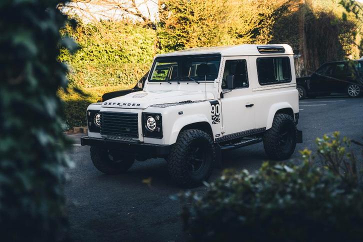 Land Rover Defender 90/Faible kilomètre/Très bon état, Autos, Land Rover, Entreprise, Achat, 4x4, ABS, Air conditionné, Alarme