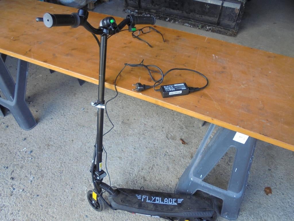 trottinette électrique, Vélos & Vélomoteurs, Trottinettes, Enlèvement, Utilisé, Step simple, FLYBLADE