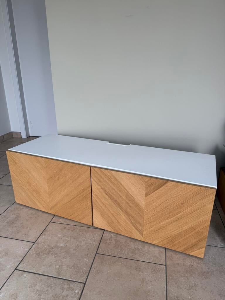 Ikea meubel Besta wandmontage wit met houten deurtjes, Enlèvement, Utilisé