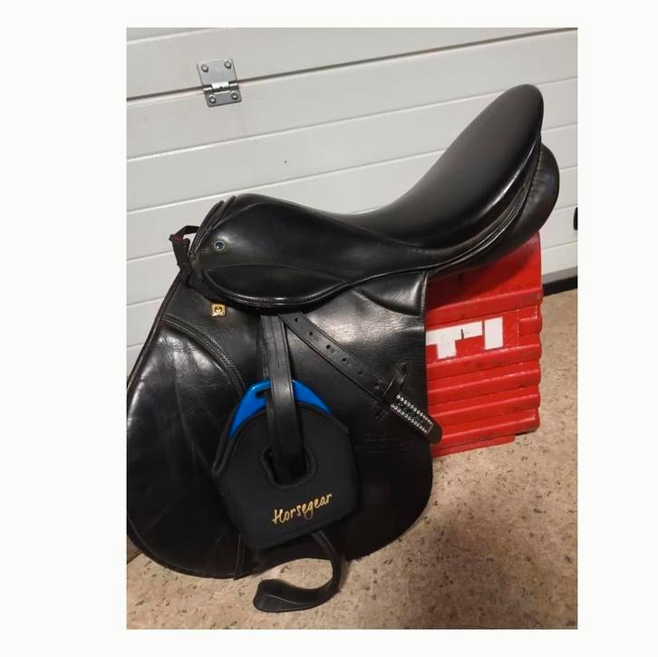 Selle Stübben Roxane polyvalente, Animaux & Accessoires, Chevaux & Poneys | Selles, Obstacle, Enlèvement