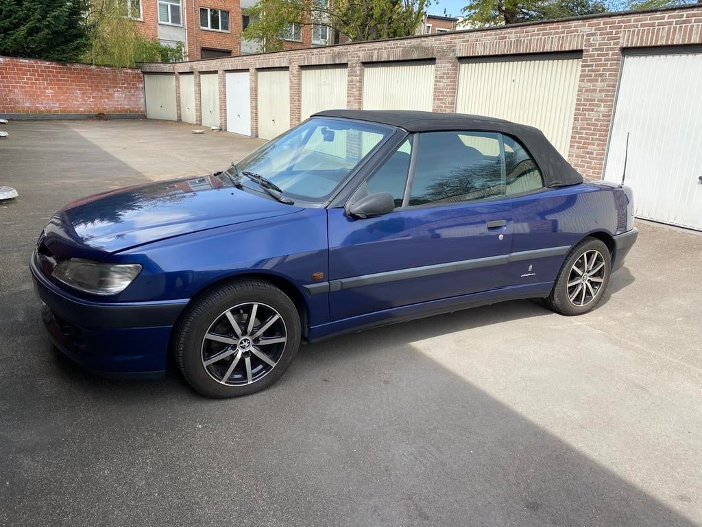 Peugeot 306 cabrio, Autos, Peugeot, Particulier, Toit ouvrant, Essence, 3 portes, Boîte manuelle, Bleu, Tissu, Enlèvement