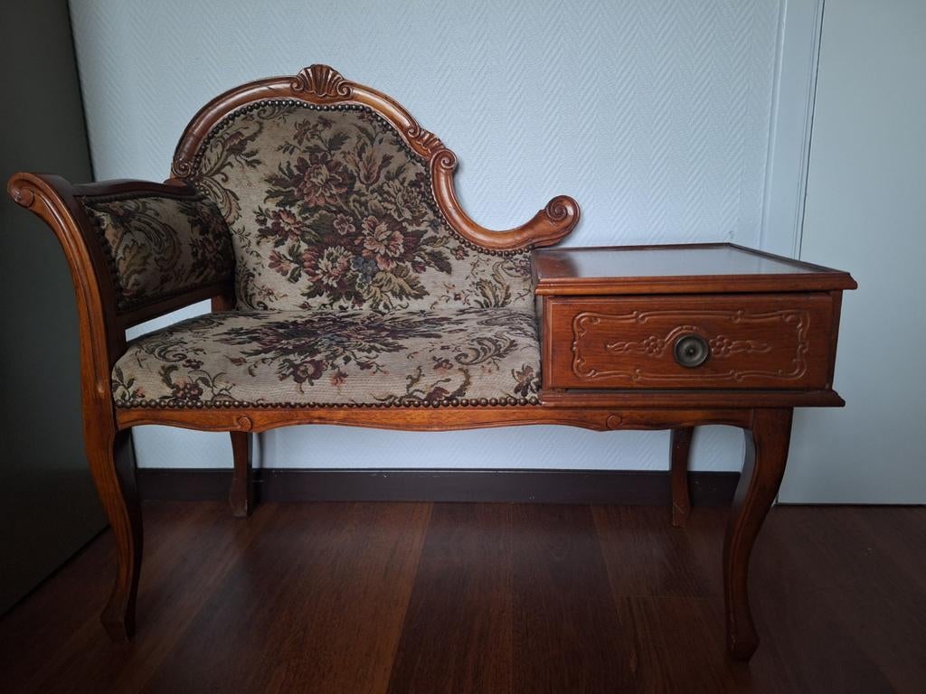 Banc téléphonique ancien, Enlèvement