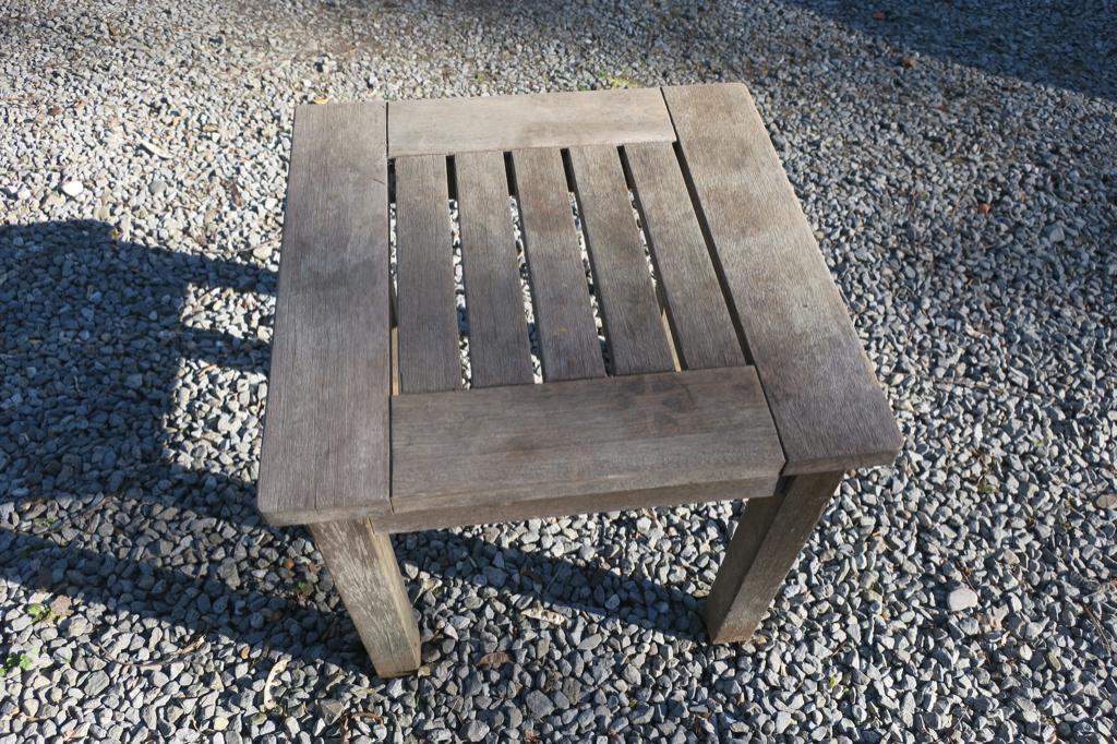 petite table en teck, Enlèvement, Utilisé, Carré, Bois