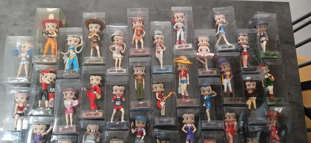 Lot de 47 figurines Betty Boop, Enlèvement