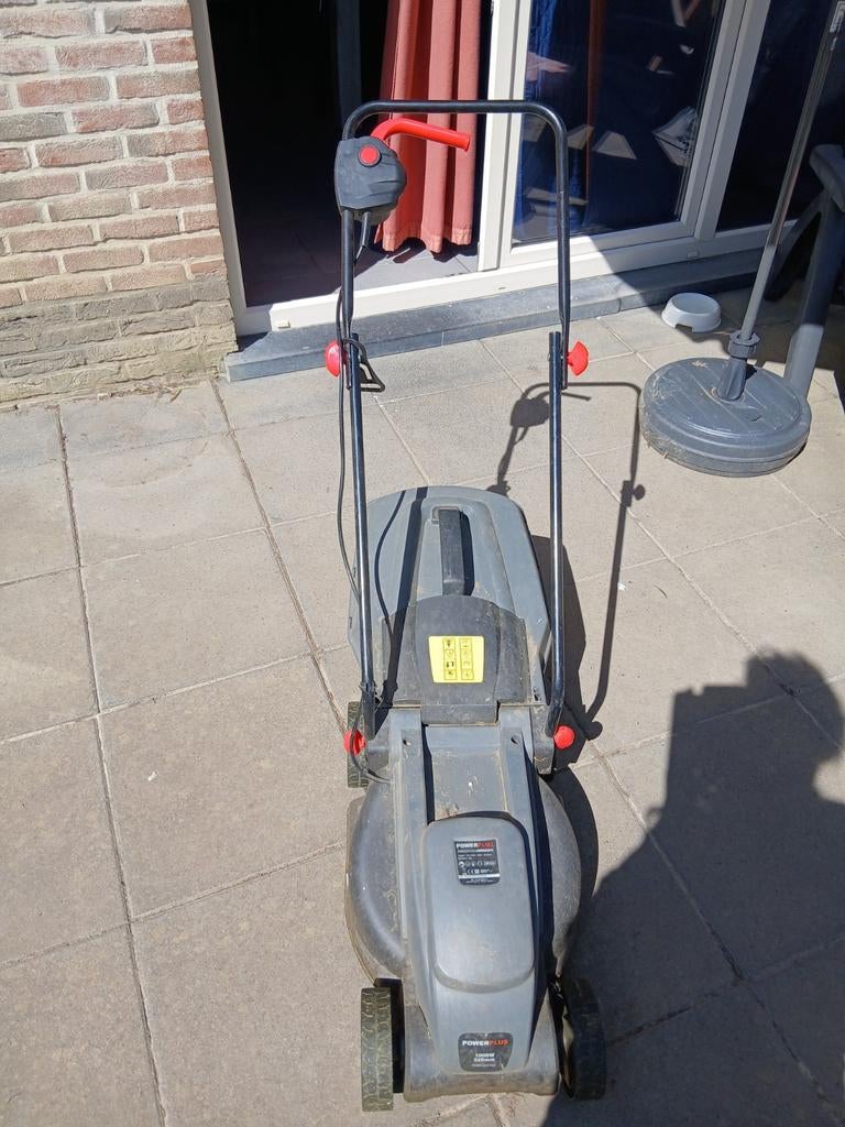 Grasmaaier 20euros, Tuin en Terras, Ophalen, Gebruikt, Elektrische grasmaaier, Opvangbak