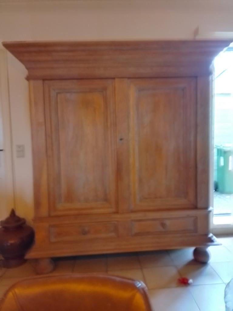 Eiken kast, Enlèvement