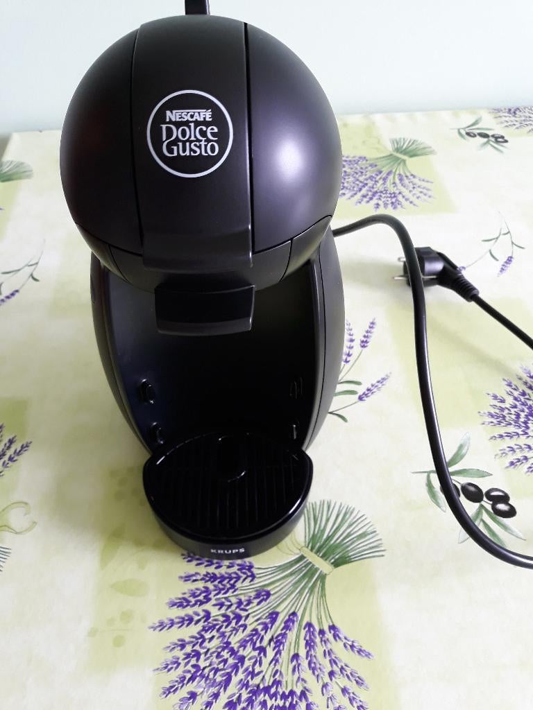 Machine à café DOLCE GUSTO PICCOLO, Electroménager, Cafetières, Machine à espresso, Réservoir d'eau amovible, Comme neuf, Enlèvement