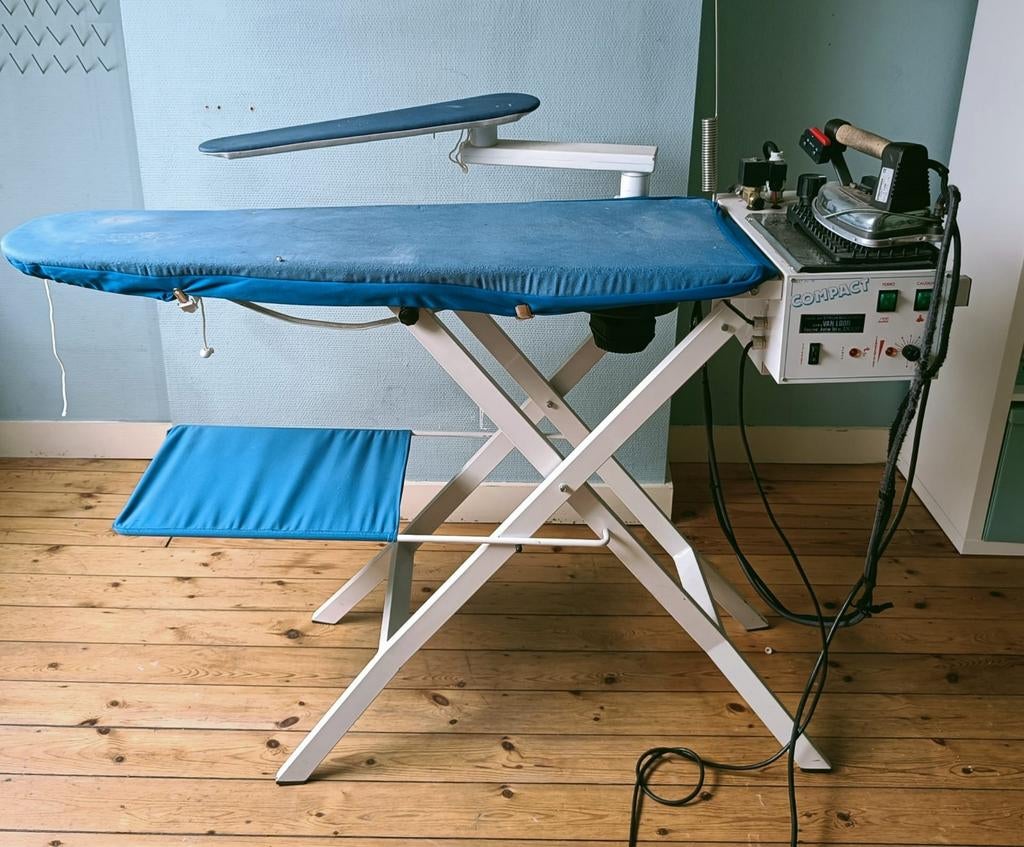 Semi-industriële strijktafel, Elektronische apparatuur, Strijkijzers en Strijkplanken, Gebruikt, Strijkijzer met snoer, Ophalen