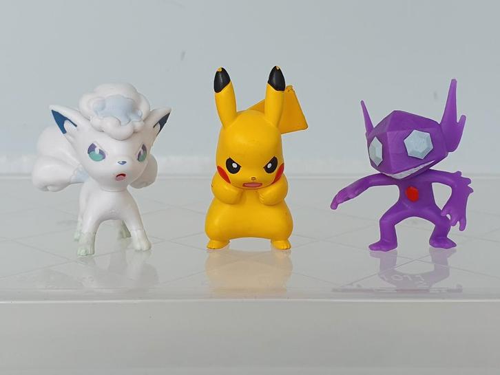 Lot van 3 Pokémon figuren: Alolan Vulpix, Pikachu & Sableye, Verzamelen, Poppetjes en Figuurtjes, Gebruikt, Ophalen of Verzenden