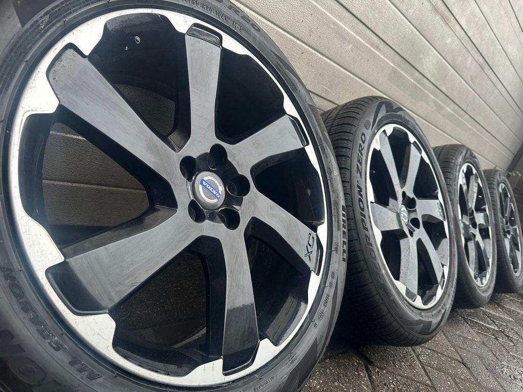 gereserveerd, Auto-onderdelen, Banden en Velgen, Banden en Velgen, All Season, 20 inch, 235 mm, Personenwagen, Gebruikt, Ophalen of Verzenden