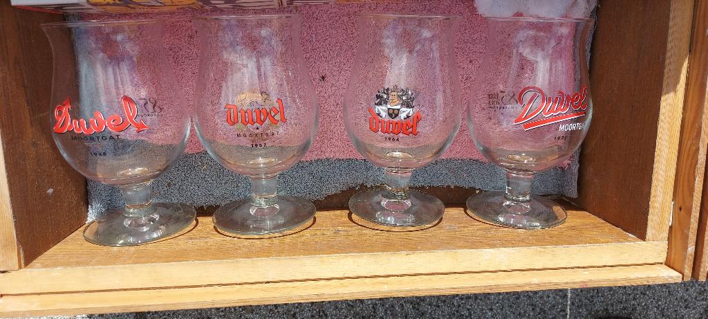Duvelglazen volledige reeks 4 glazen 85 jaar (gewone D ), Collections, Marques de bière, Neuf, Verre ou Verres, Duvel, Enlèvement ou Envoi
