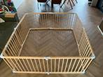 Clôture/parc pour bébé en bois - barrière de jeu flexible -, Enlèvement, Comme neuf, Carré
