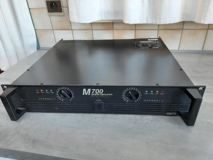 M700 krachtige stereo versterker 2 x 350 watt te Ekeren, TV, Hi-fi & Vidéo, Chaîne Hi-fi, Comme neuf, Autres marques, Enlèvement