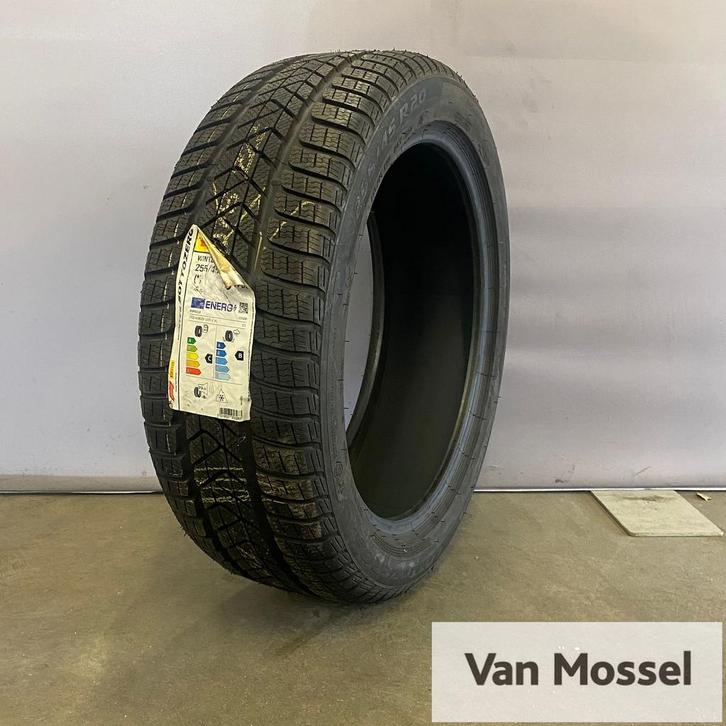 Pirelli Sottozero 3 255/45/R20 105V, Auto-onderdelen, Banden en Velgen, Band(en), Winterbanden, 20 inch, 255 mm, Personenwagen