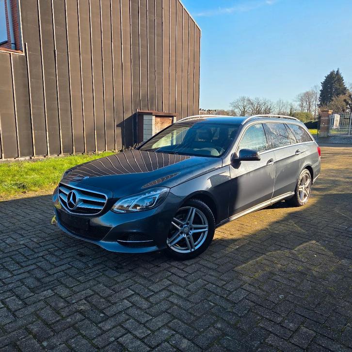 Mercedes Benz E200 van 2013, met 208.000kms, Autos, Mercedes-Benz, Entreprise, Achat, Classe E, Système de navigation, Diesel