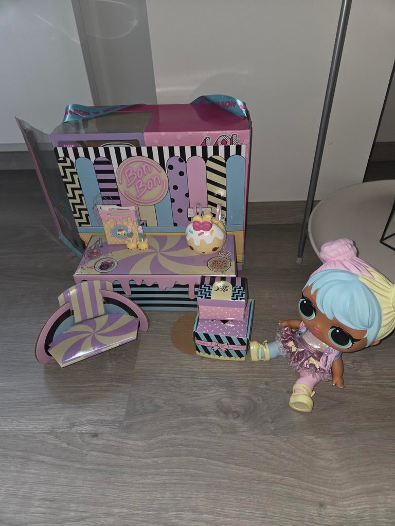 LoL surprise Bon Bon, Enlèvement