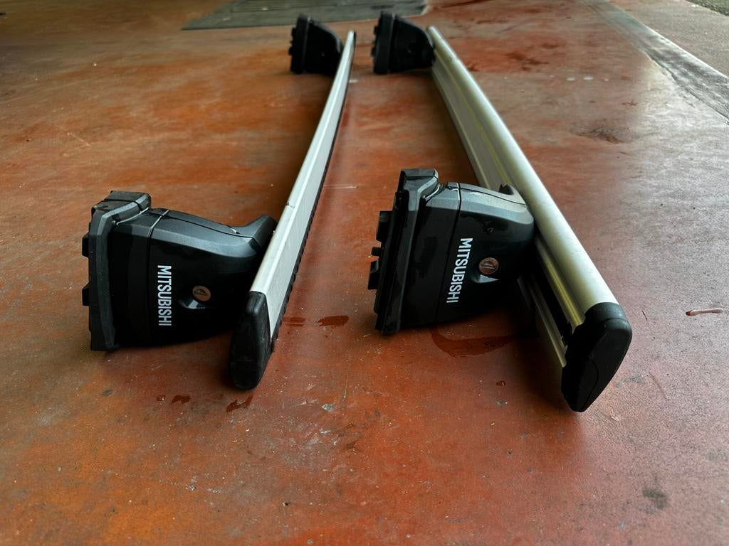 Mitsubishi L200 dakbeugel, Ophalen of Verzenden, Zo goed als nieuw