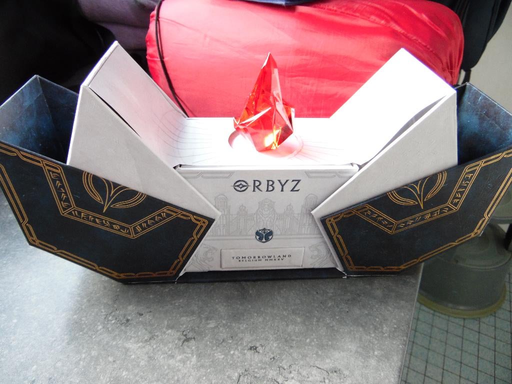 Tomorrowland box, Ophalen