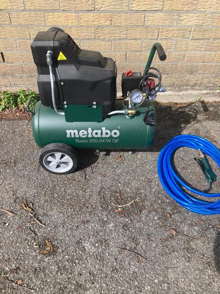 Metabo compressor Basic 250‑24 W + luchtslang 10 m + BP 200, Doe-het-zelf en Bouw, Compressors, Zo goed als nieuw, 6 tot 10 bar