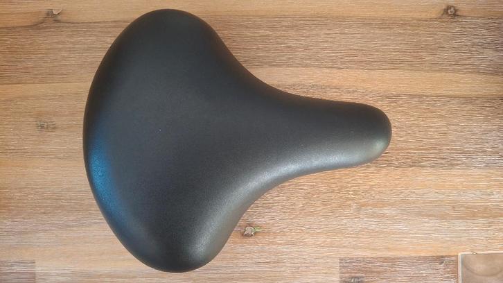 NIEUW Edge City unisex velo fietszadel met drukveren + strop, Vélos & Vélomoteurs, Vélos Pièces, Neuf, Selle, Autres matériaux