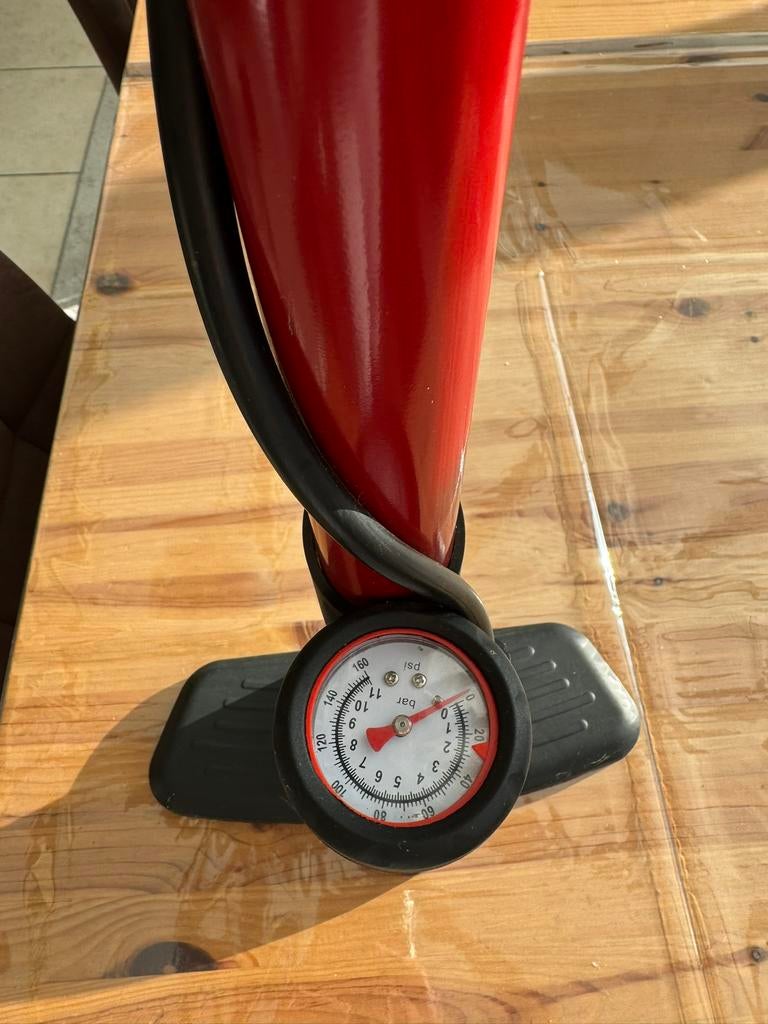 Fietspomp te koop. Nieuwe staat., Vélos & Vélomoteurs, Accessoires vélo | Pompes à vélo, Enlèvement, Manomètre, Neuf