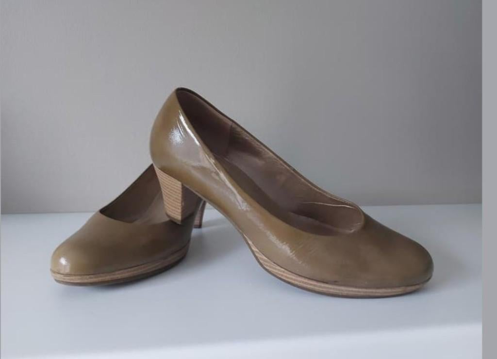 Pumps laké gabor maat 38 (5) (als nieuw) 1 x gedragen, Pumps, Beige, Gabor, Ophalen of Verzenden