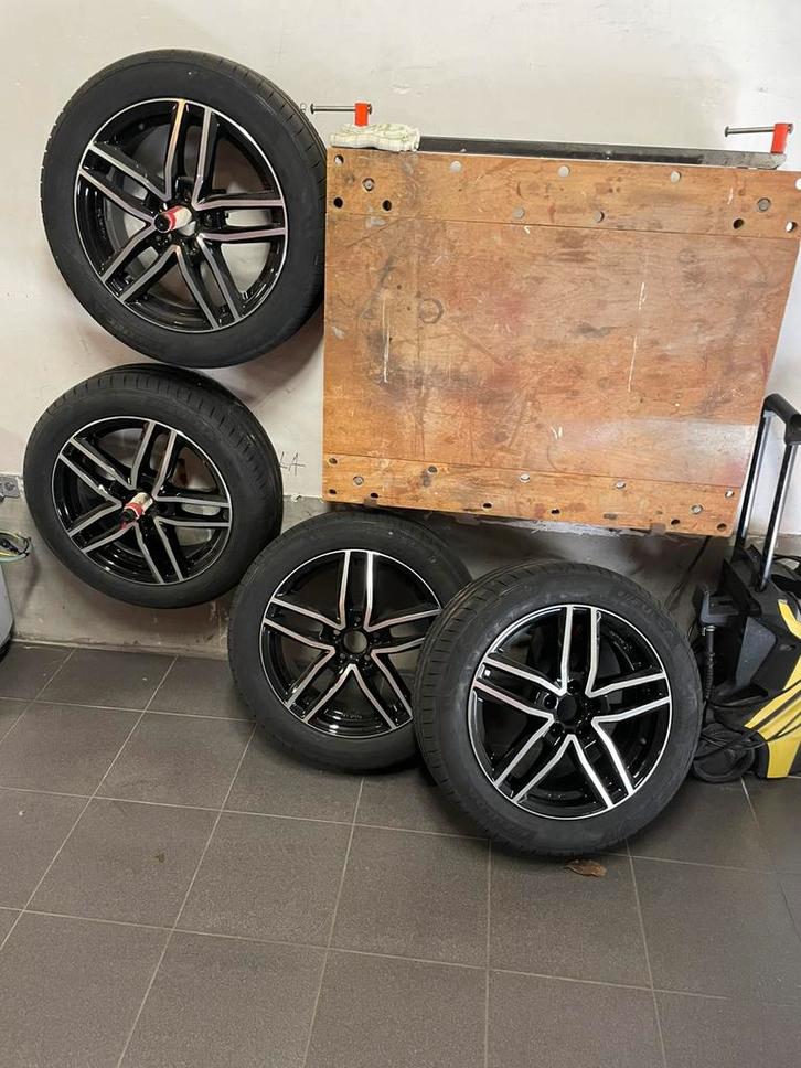 Dezent KF Dark 16” velgen + 4 NIEUWE banden VW Polo 2022, Auto-onderdelen, Banden en Velgen, Band(en), Zomerbanden, 16 inch, Personenwagen